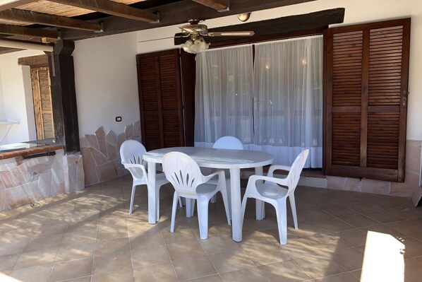 Outdoor dining