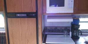 refidgiator, micowave, full stove , oven, dual sink,  no water yet, waiting part