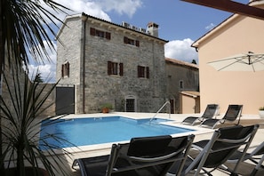 inner courtyard with swimming pool - view of the main house