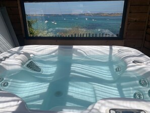 Indoor spa tub