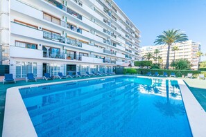 Appartement LYNA avec piscine, pour deux personnes
