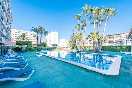 LYNA apartment with pool, for two people