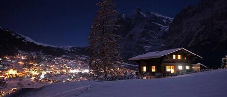 View of Chalet Alvorada with Grindelwald and Wetterhorn