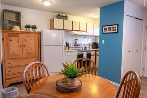 Enjoy a fully stocked kitchen with all the essentials!