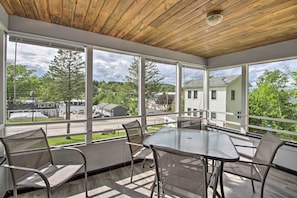 Spend evenings out on this vacation rental's spacious screened-in porch.