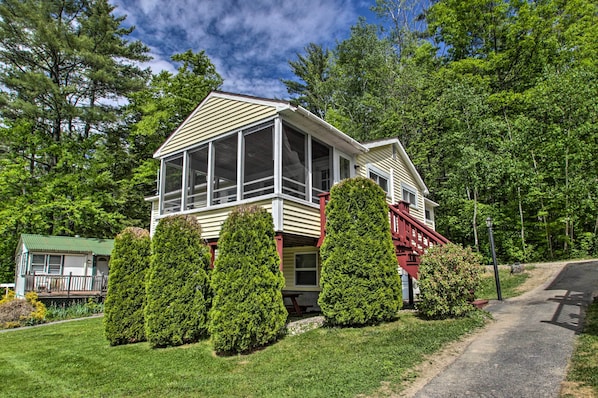 Come visit this 3-bedroom, 1-bathroom cottage on Lake Winnipesaukee.