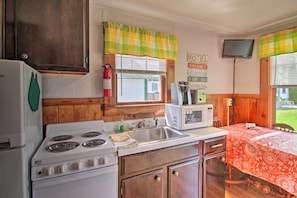 Make all of your meals in this well-equipped kitchen!