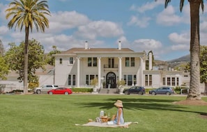 Elegant mansion with expansive lawn – perfect for a peaceful picnic.