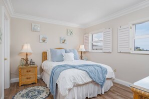 The Queen master has wood tile flooring and great peek-a-boo views of the Gulf.