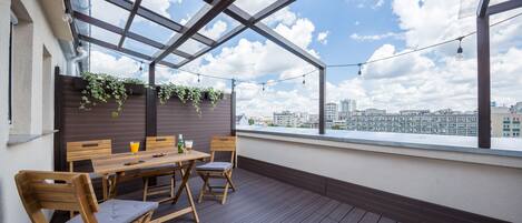 Large Terrace for great time spent outside. Quiet top floor outside area