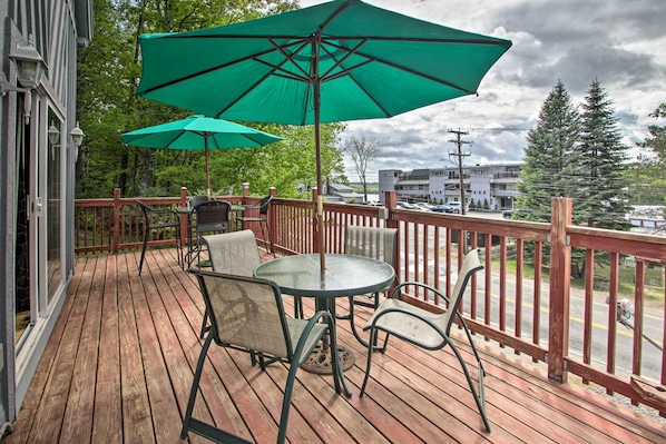 Leave stressful living behind for the mountains of Laconia!