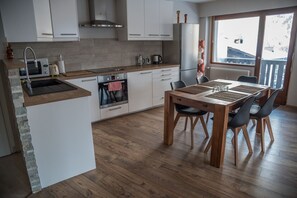 full kitchen