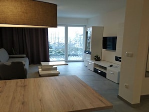 Luokittelematon kuva, 5 kautta 17, painike