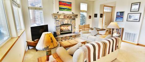 Living Room with Fatscreen, Gas Fireplace - Living Room with Fatscreen, Gas Fireplace
