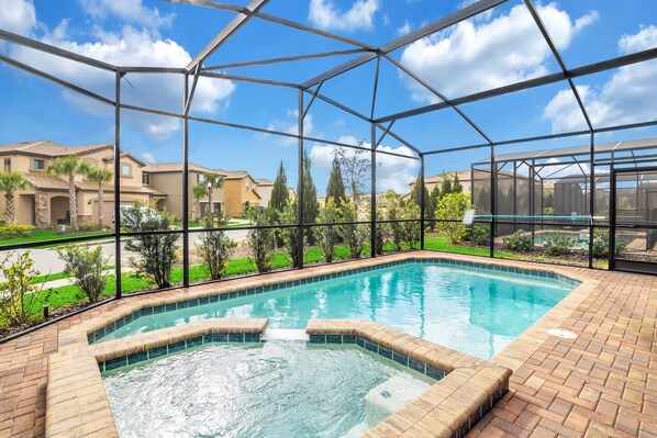 Stunning private pool of the home in Davenport Florida - Relax by the shimmering poolside oasis - Bask in sun-kissed luxury near the water - Dive into a refreshing poolside escape