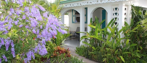 Storybook Cottage at Eden Villa - Courtyard Entrance 