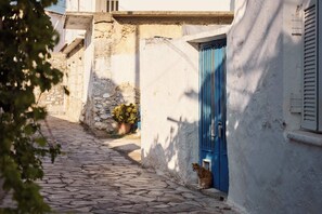 Where stone alleys lead to authentic tastes