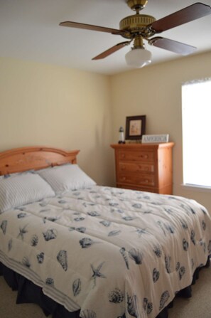 Bedroom#2- Queen bed

