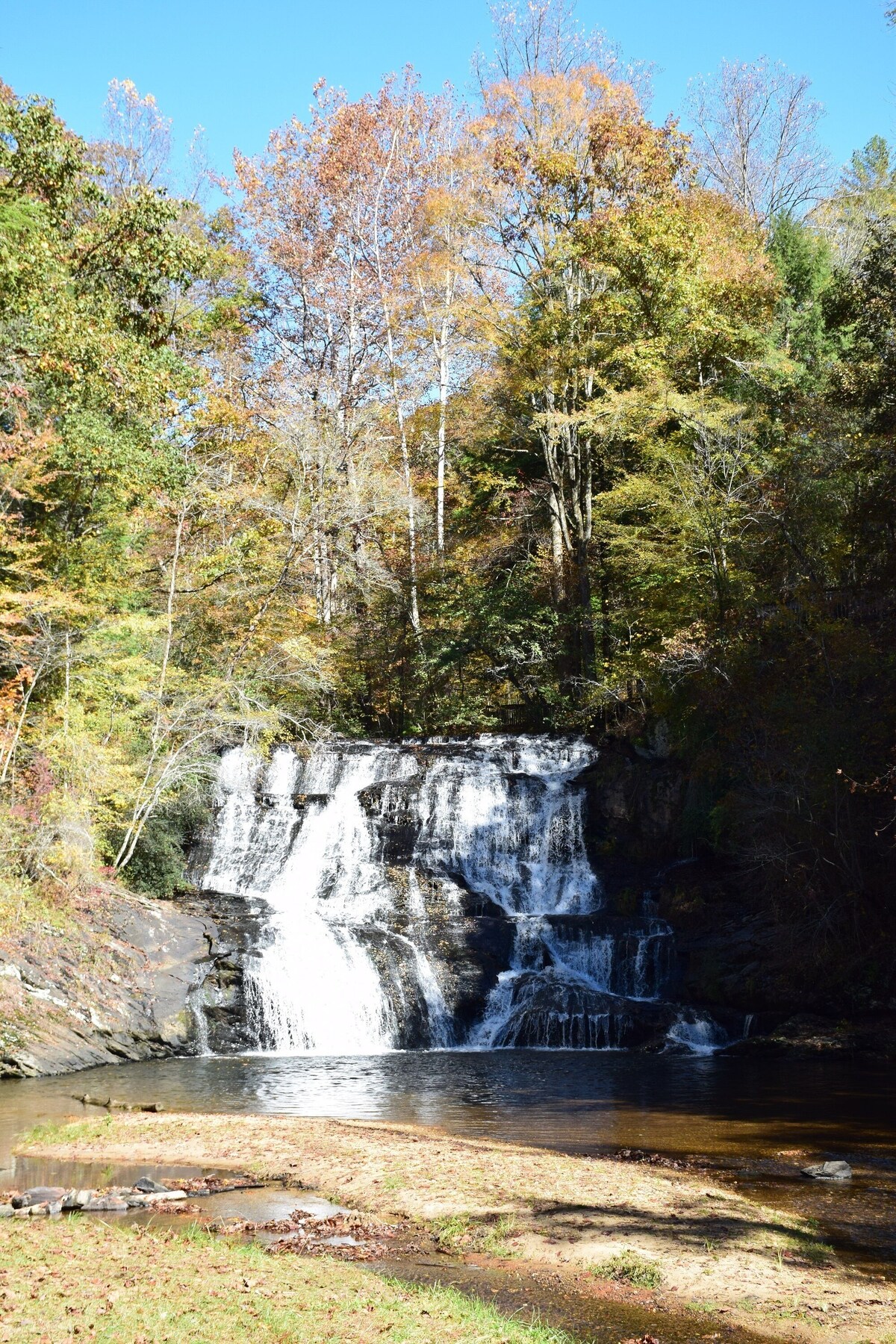 Waterfall Cottage in sight & sound of Cane Creek Falls, 2BR 2BA