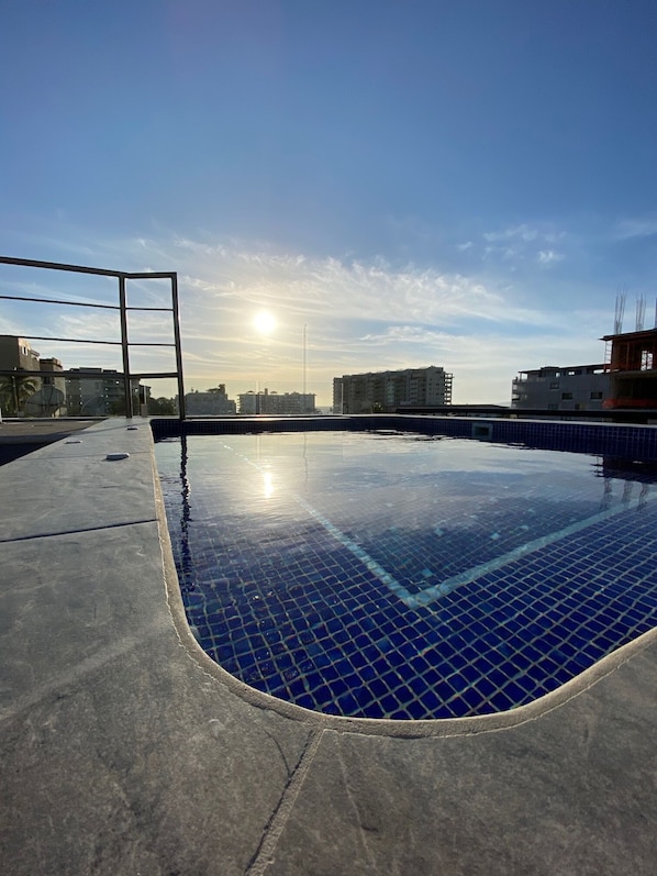 Dipping Pool on Rooftop 