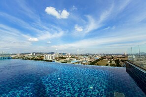 Infinity pool