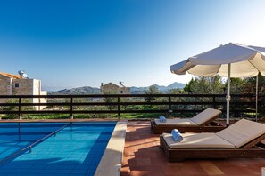 The pool has a special compartment for kids 0.4 meters deep.