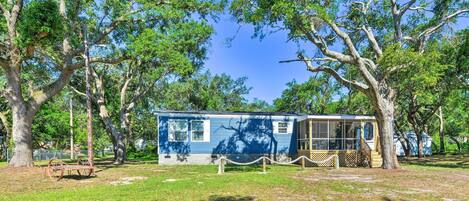 Call this Harkers Island fishing cottage home for your next retreat!