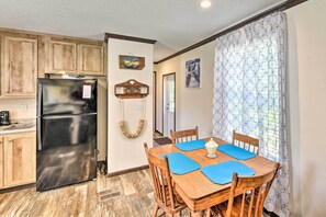 Dining Area | Dishware & Flatware