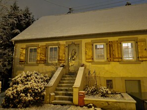 Das Haus im Winter.