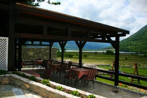 Restaurant offers food of superior, traditional and local quality.
