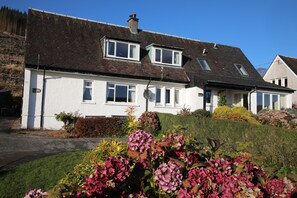 Lochside Cottage(left) and Lochview Cottage (right).