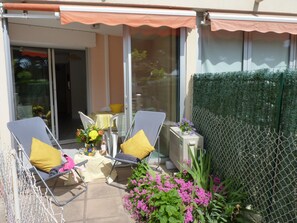 Pleasant terrace to enjoy the sun's rays