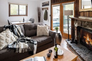 Living room with Fireplace