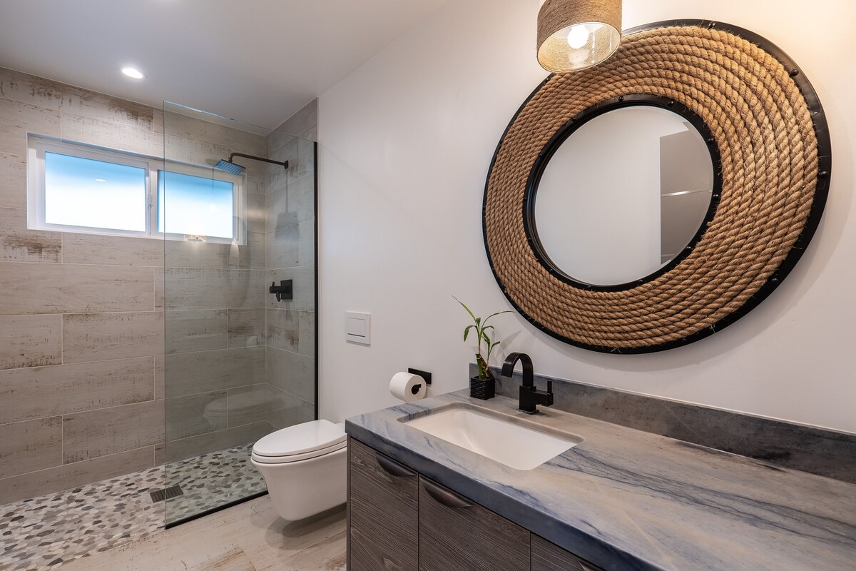 LUXURY 5+ Bedroom Including Separate Studio Apartment