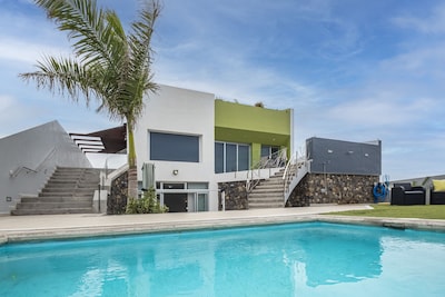 Wunderschöne Wohnung mit Blick auf den Teide, Gemeinschaftsgarten und -pool. Wifi verfügbar.
