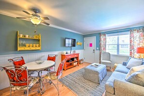 Living Room | Flat-Screen Cable TV