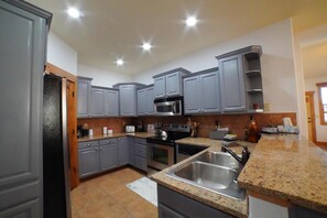 Enjoy a night eating in using this well-appointed kitchen!