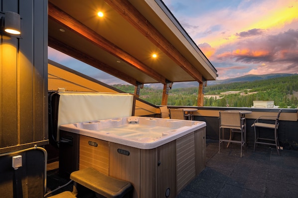 Rooftop Deck with Hot Tub and Amazing Mountain View