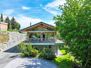 Plante, Nuage, Ciel, Bâtiment, Lot Terre, Arbre, Paysage Naturel, Design Urbain, Chalet, Suppression Des Plantes Ligneuses