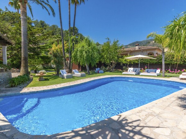 L'Eau, Plante, Propriété, Ciel, Piscine, Bleu Azur, Arbre, Bleu, Ombre, Mobilier De Jardin