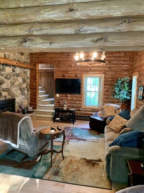Very comfortably furnished large living room.