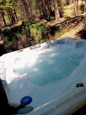 Bañera de hidromasaje al aire libre
