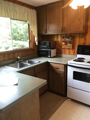 Fully equipped kitchen. Sink with a view on to the lake. 