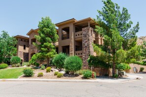 Coral Springs B6 Southern Utah Vacation Rentals- Complex