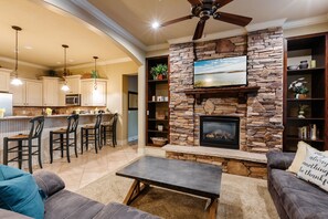 Coral Springs B6 Southern Utah Vacation Rentals- Living Room Open Floor Plan