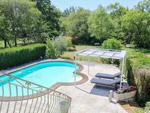 Plante, L'Eau, Propriété, Piscine, Arbre, Ciel, Mobilier De Jardin, Extérieur Banc, Ombre, Loisir