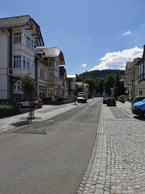 Ein Blick in die Lauchagrundstrasse. Hier werden Sie wohnen.