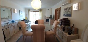 Lounge & Internal Dining Area