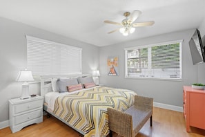 Master bedroom – King bed