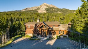 Front of Moose Creek Lodge with stunning Lone Peak backdrop